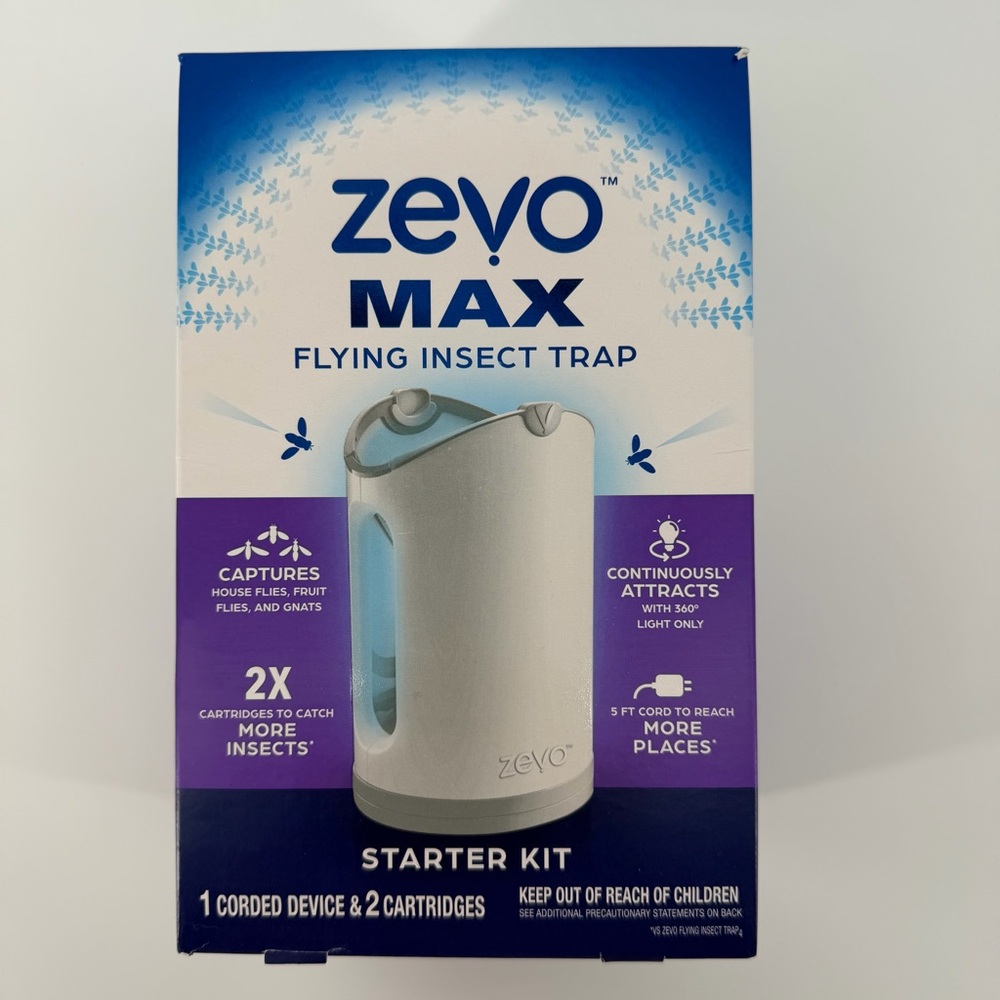 NEW ZEVO Flying Insect Trap Indoor Plug In Bug Catcher Starter Kit w/2 Refills